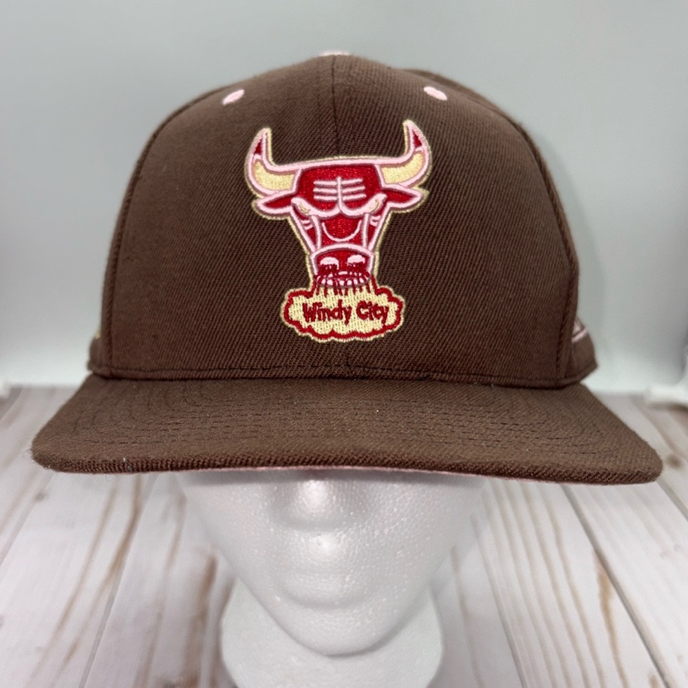 Mitchell & Ness BULLS BROWN SUGAR BACON FITTED HWC